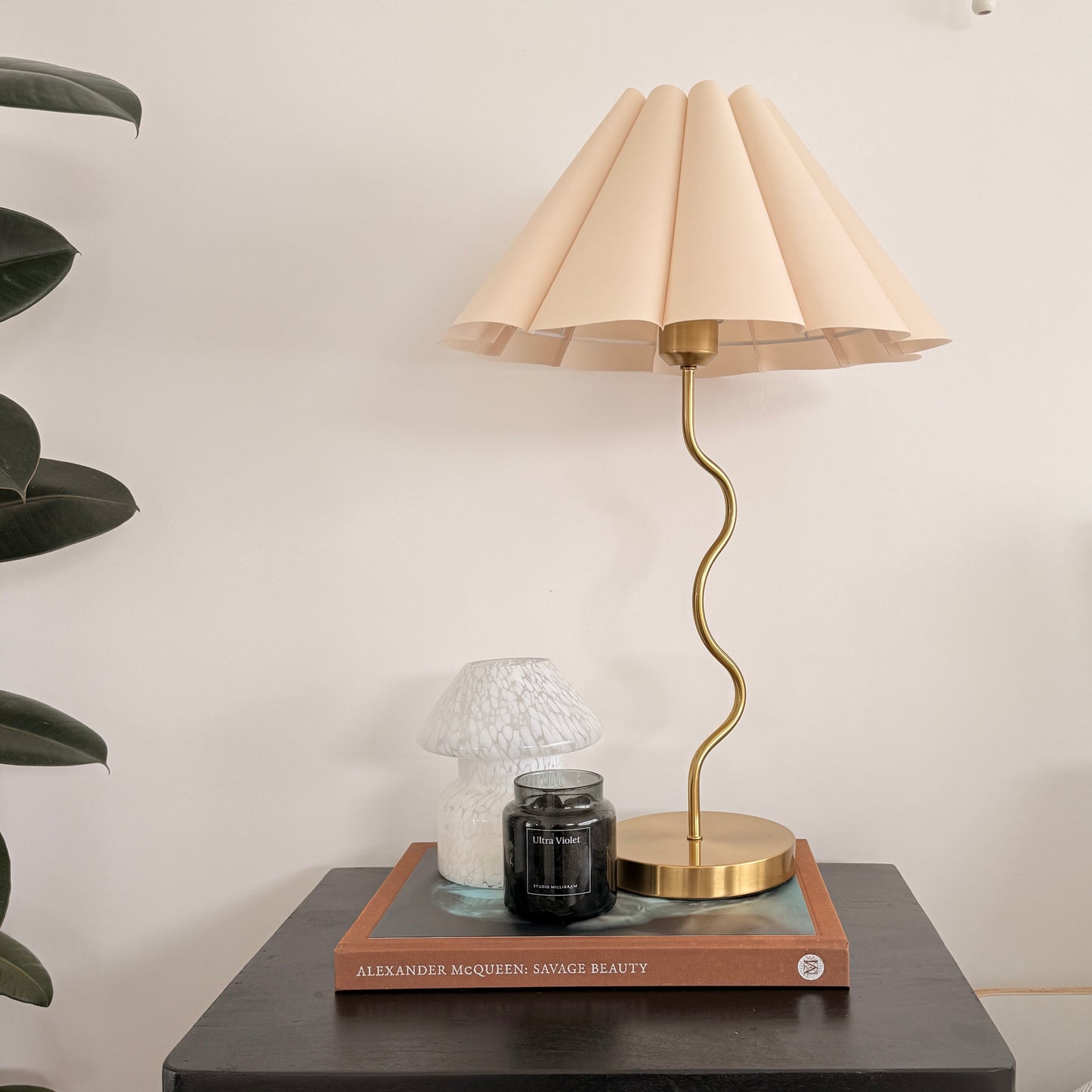 Wavy Table Lamp - Brass