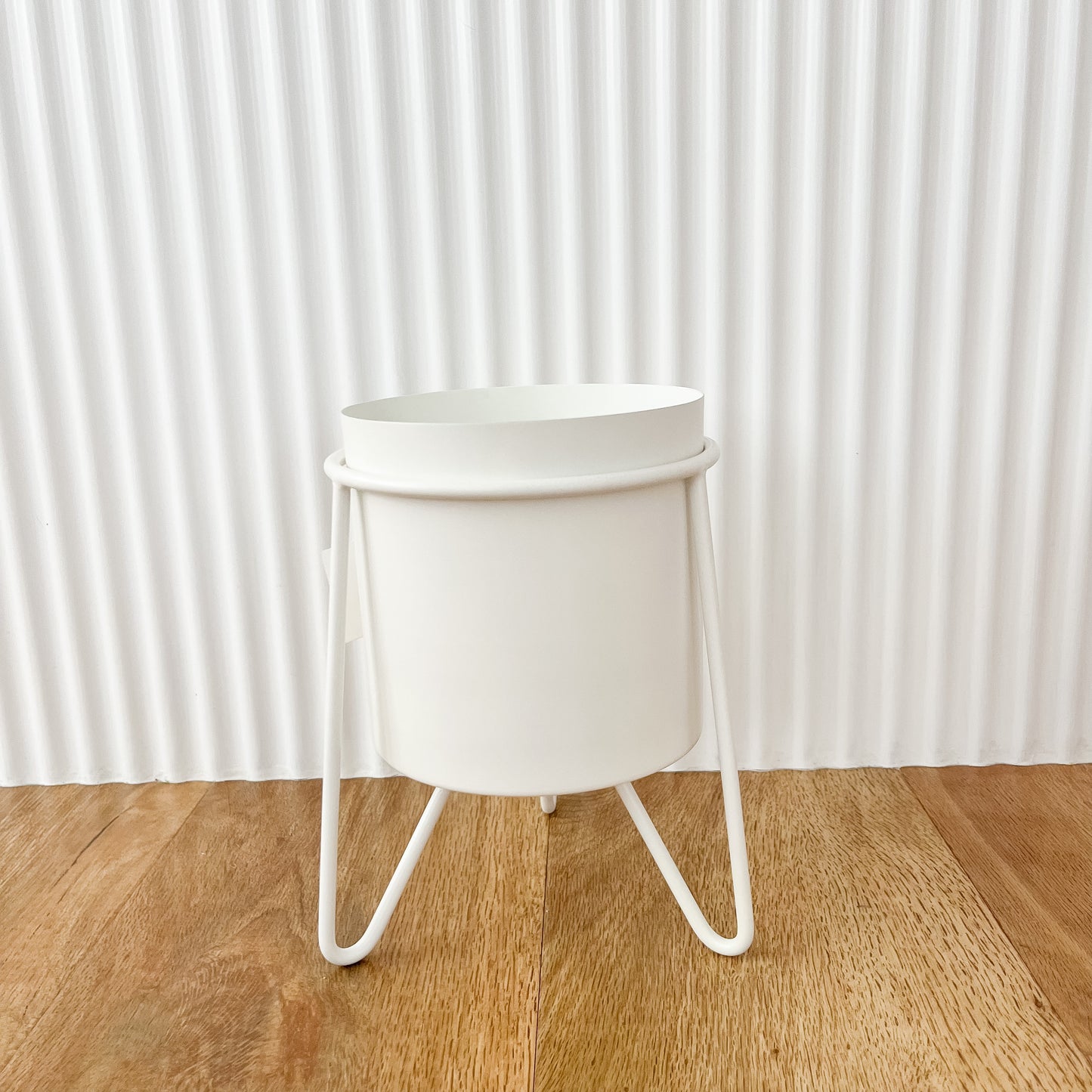 Luca Planter on Stand - White